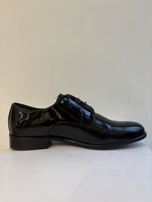Scarpa elegante in vernice lavorata