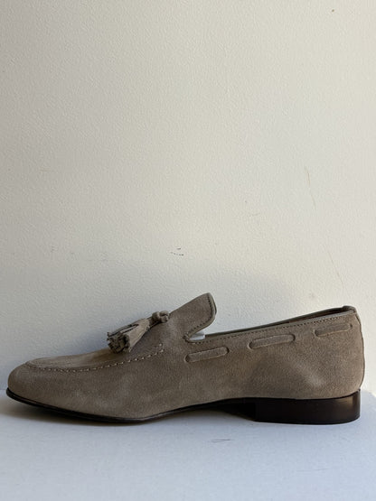 Mocassino in camoscio con nappine