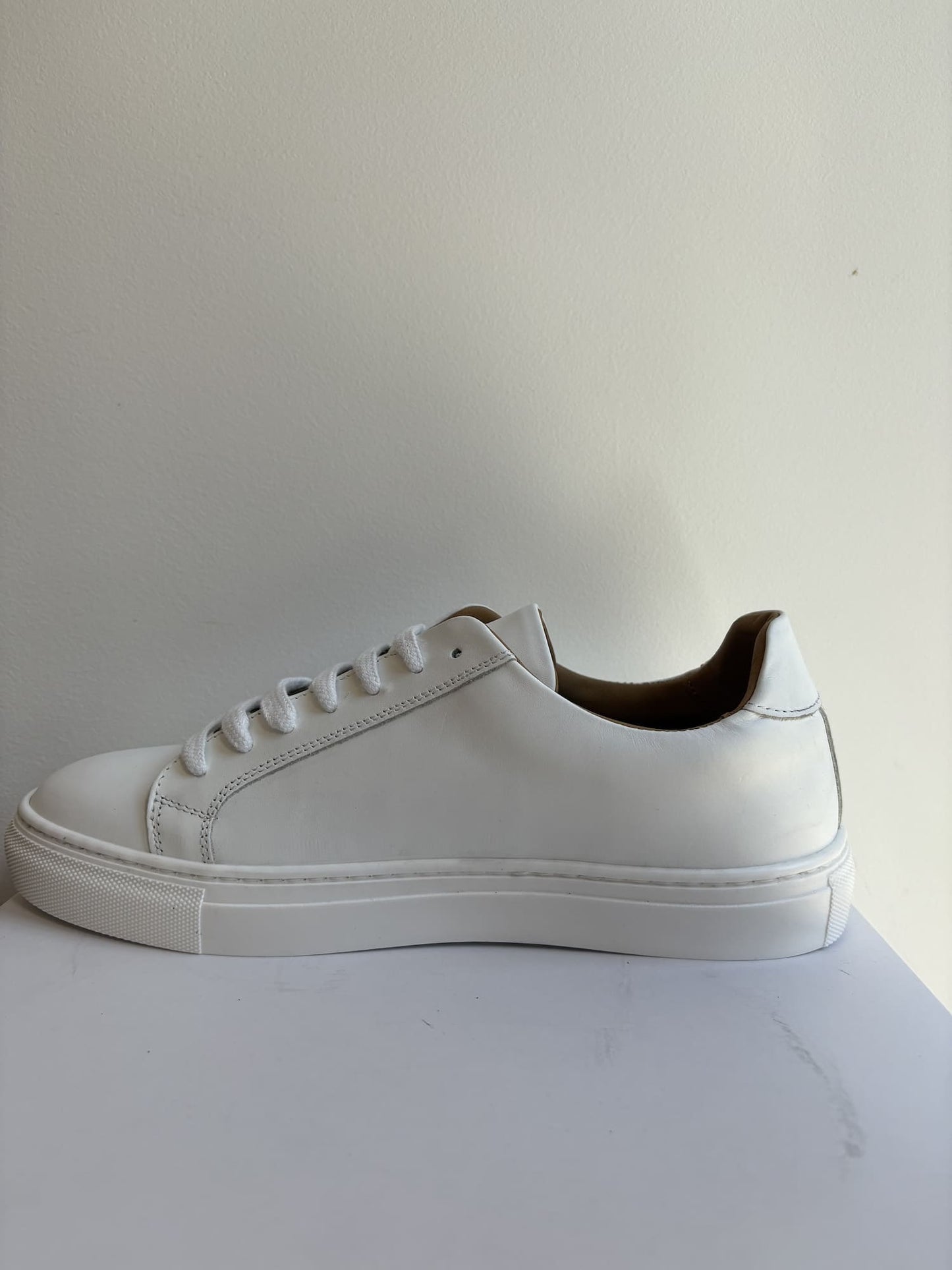 Sneakers bianca in pelle liscia