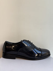 Scarpa elegante con puntale tagliato