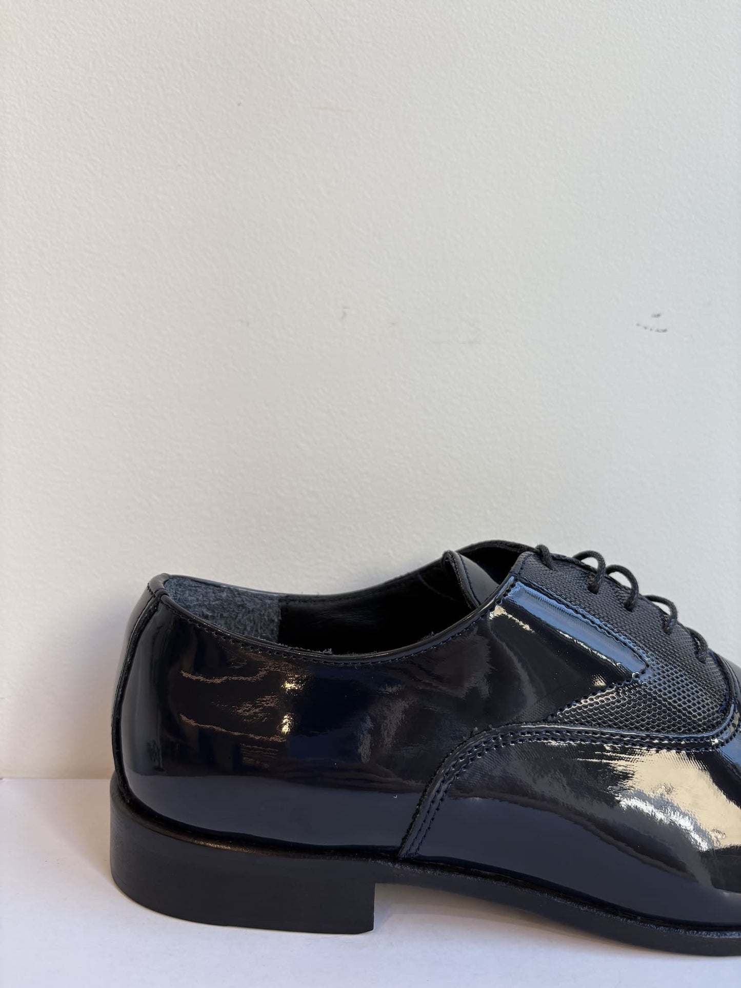 Scarpa elegante con puntale tagliato