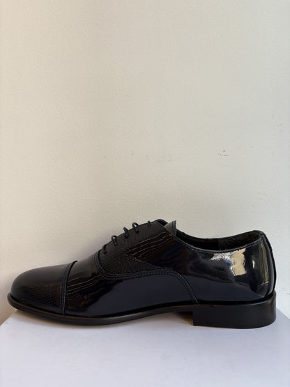 Scarpa elegante con puntale tagliato
