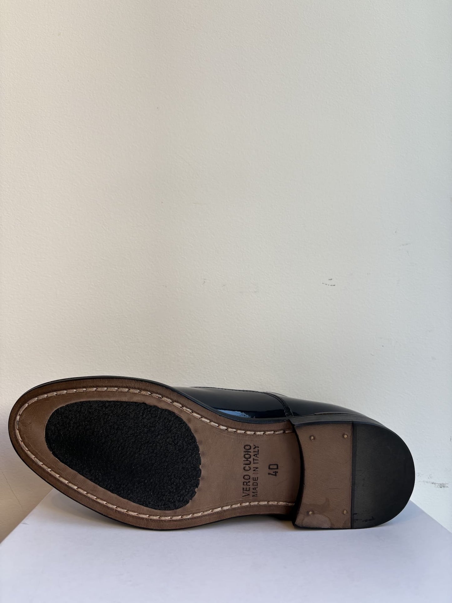 Scarpa elegante con puntale tagliato