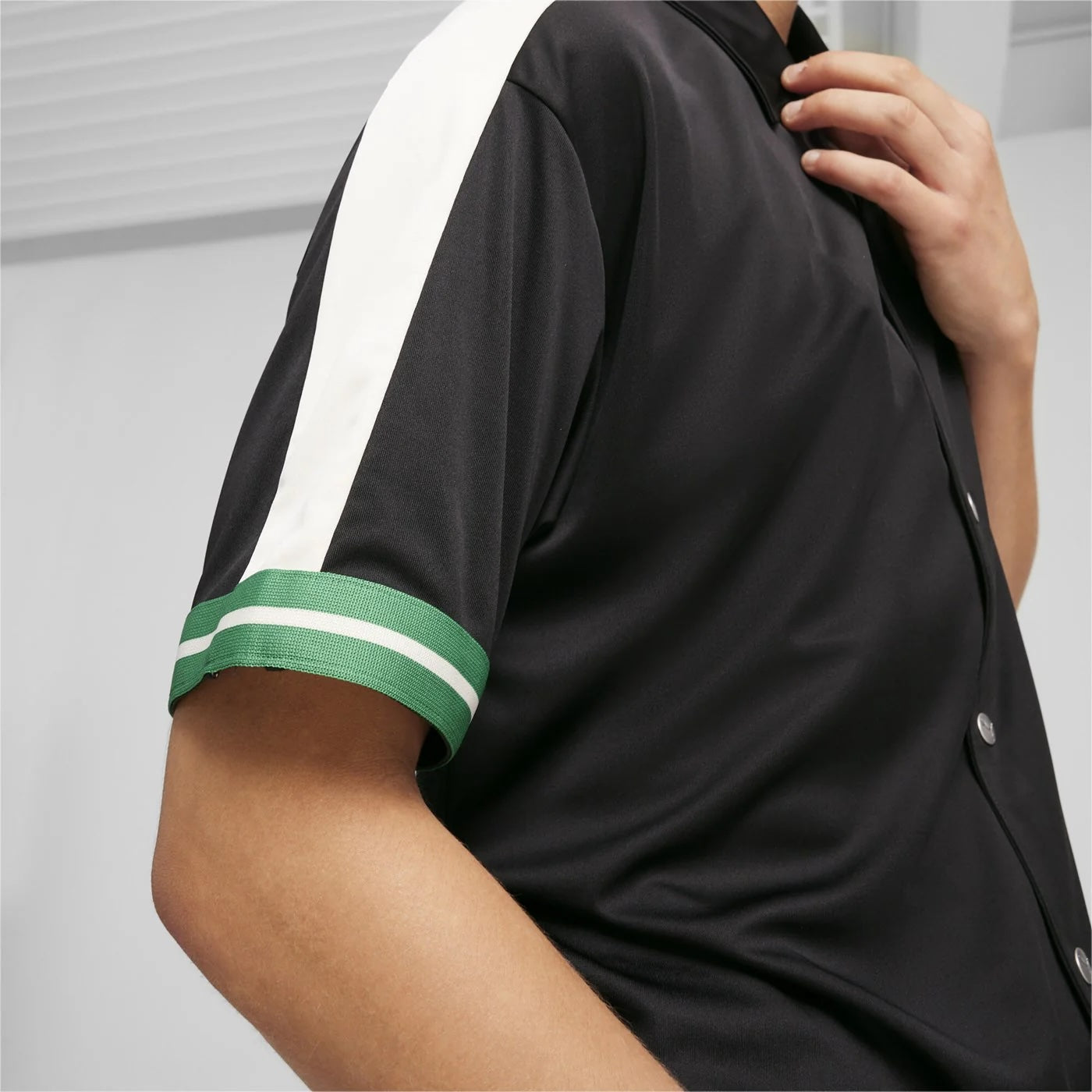 T-shirt puma con bottoni