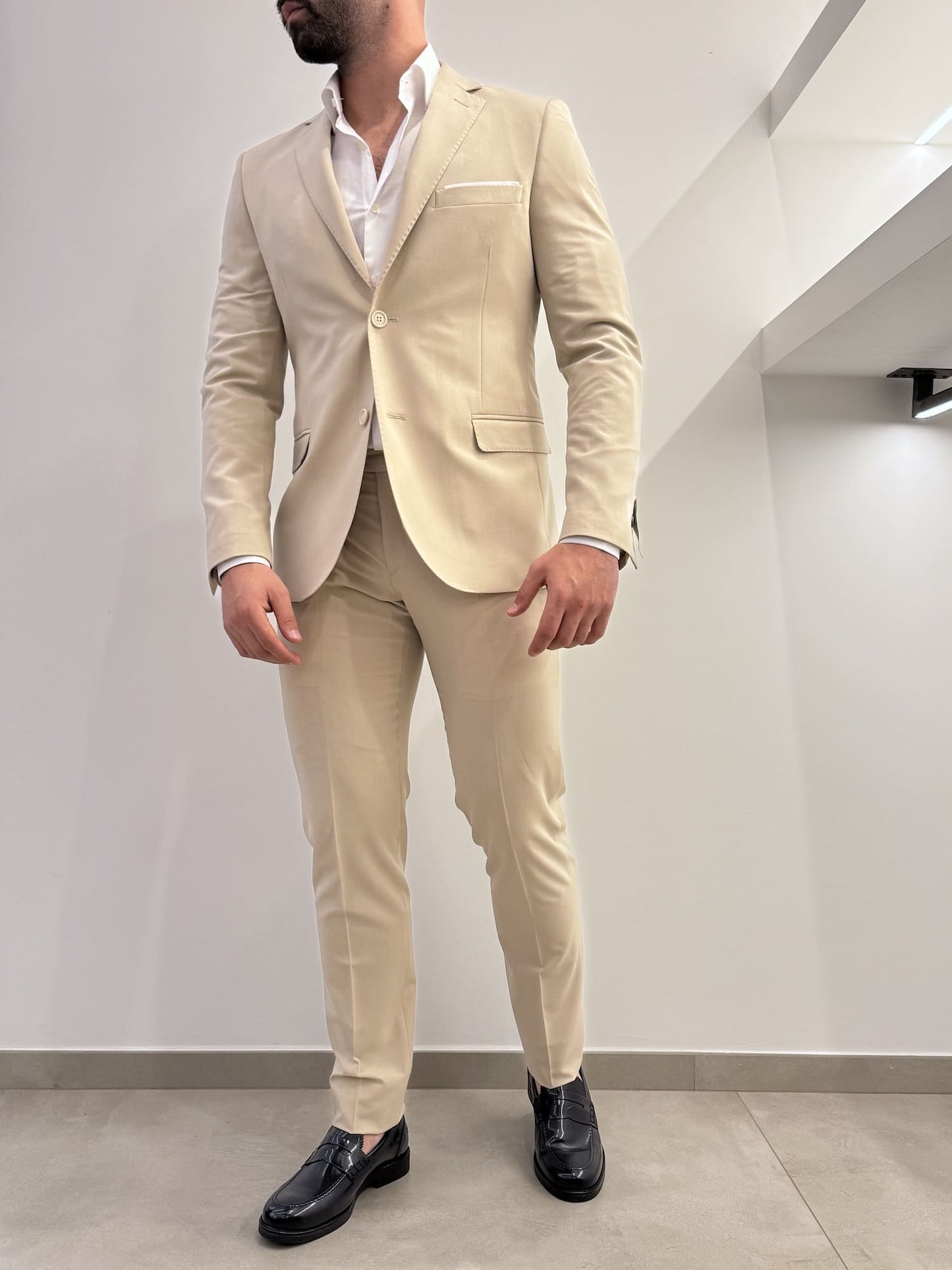 Abito slim uomo beige