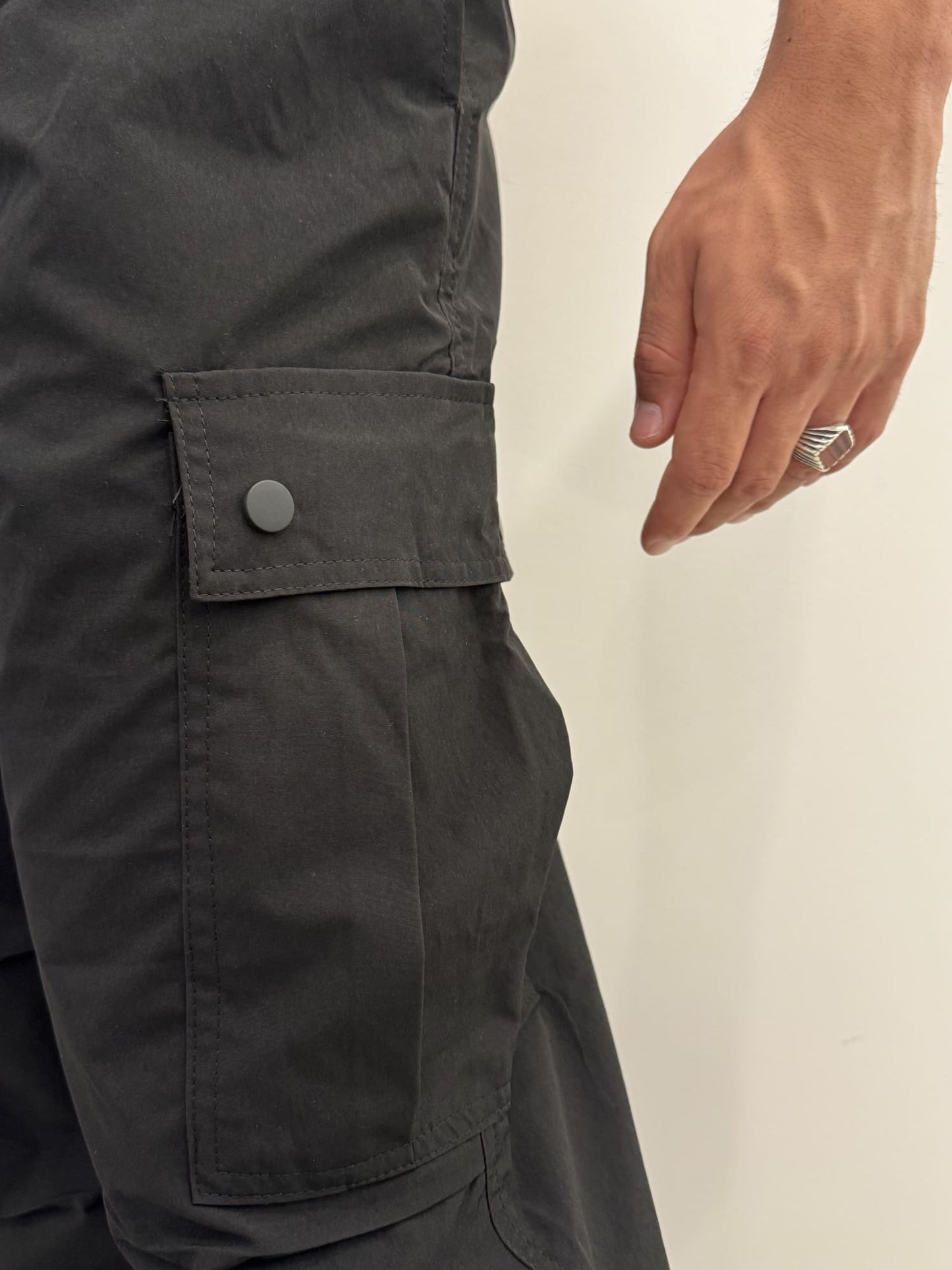 Pantalone cargo tessuto tecnico