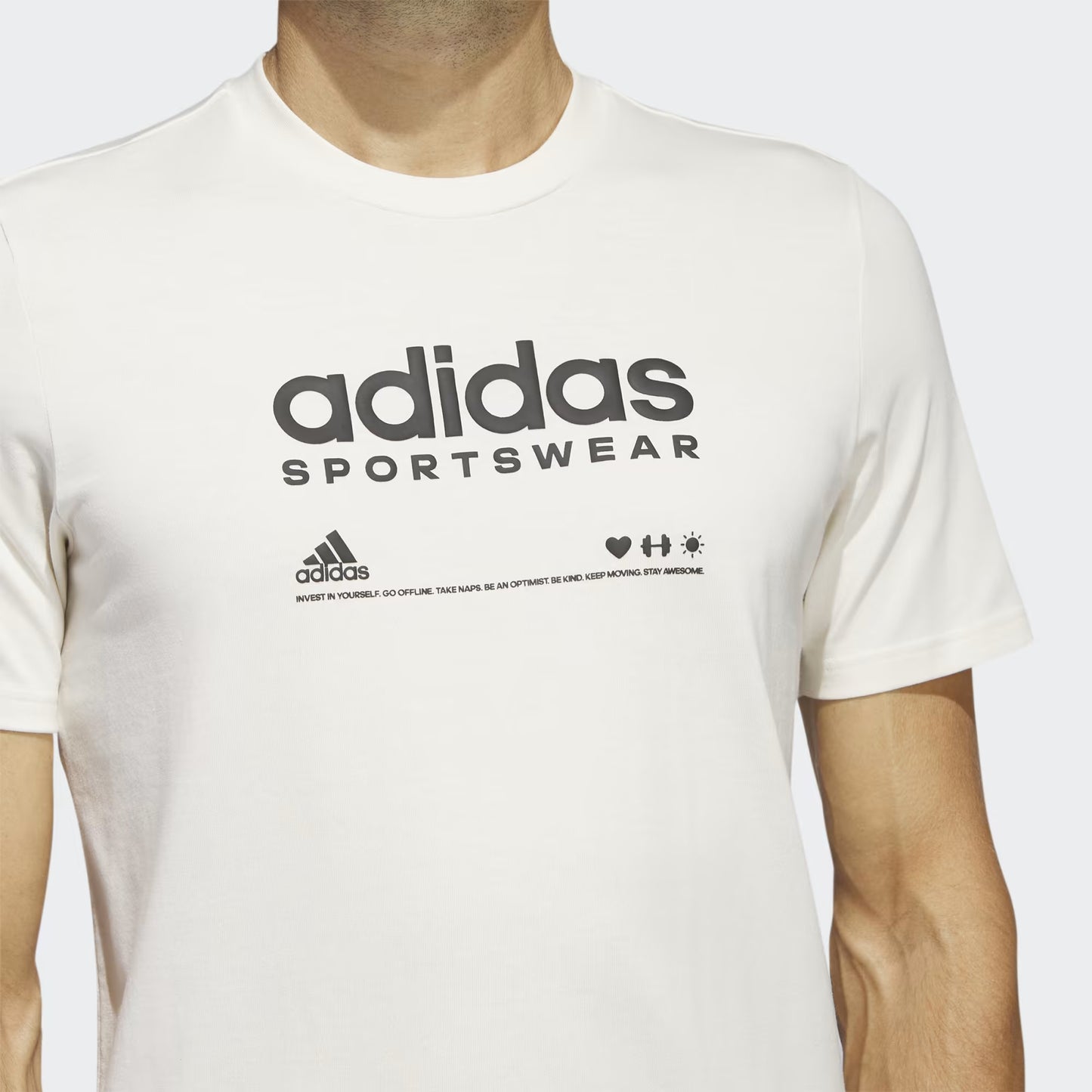 T-shirt Adidas con logo centrale