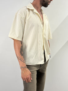 Camicia over a righe bianca e beige