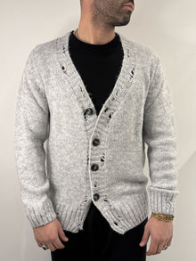 Cardigan in lana con rotture