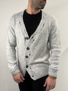 Cardigan in lana con rotture