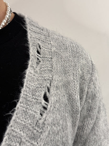Cardigan in lana con rotture