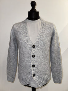 Cardigan in lana con rotture