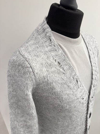 Cardigan in lana con rotture