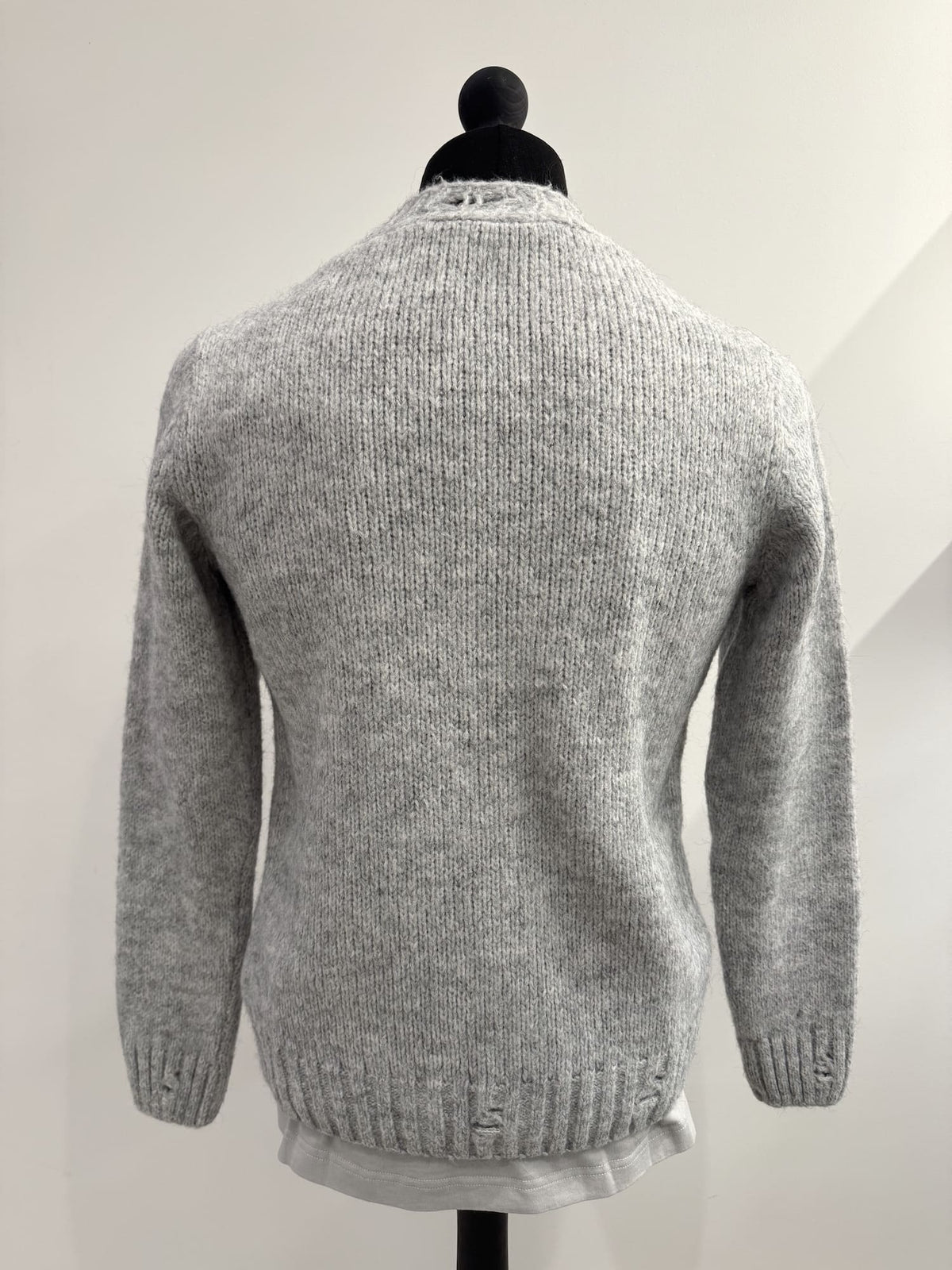 Cardigan in lana con rotture