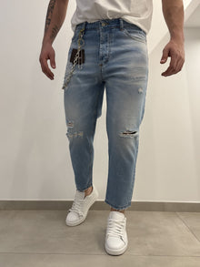 Jeans chiaro strappato