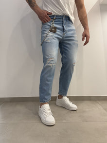 Jeans chiaro strappato