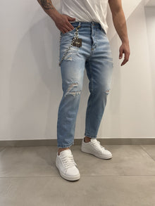 Jeans chiaro strappato