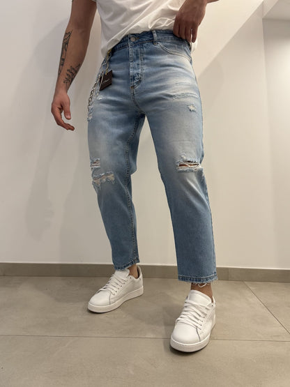 Jeans chiaro strappato