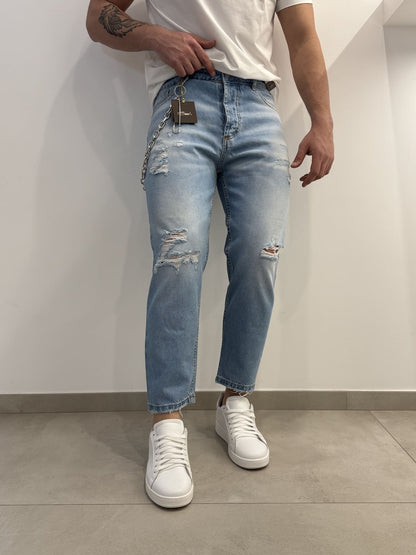 Jeans chiaro strappato