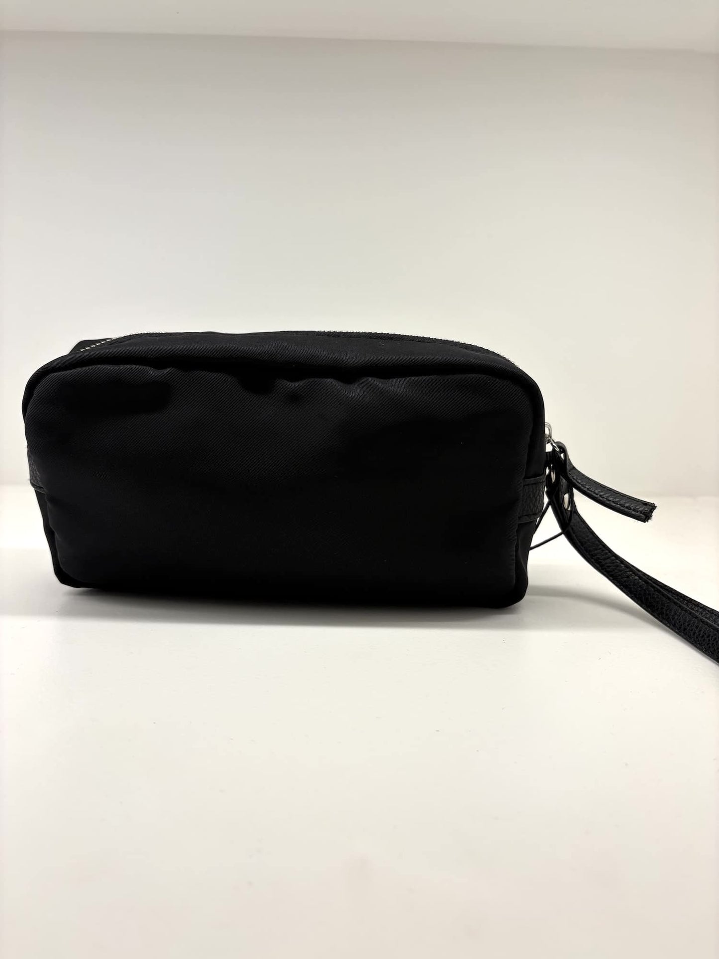 Borsello Sorbino con doppia zip e laccetto da polso