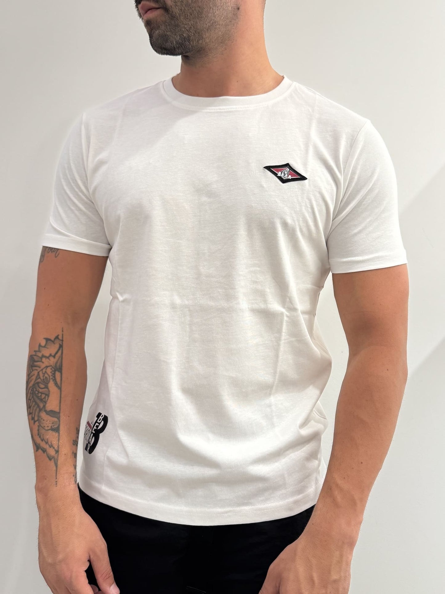 T-Shirt Bear con logo e grafica sul lato