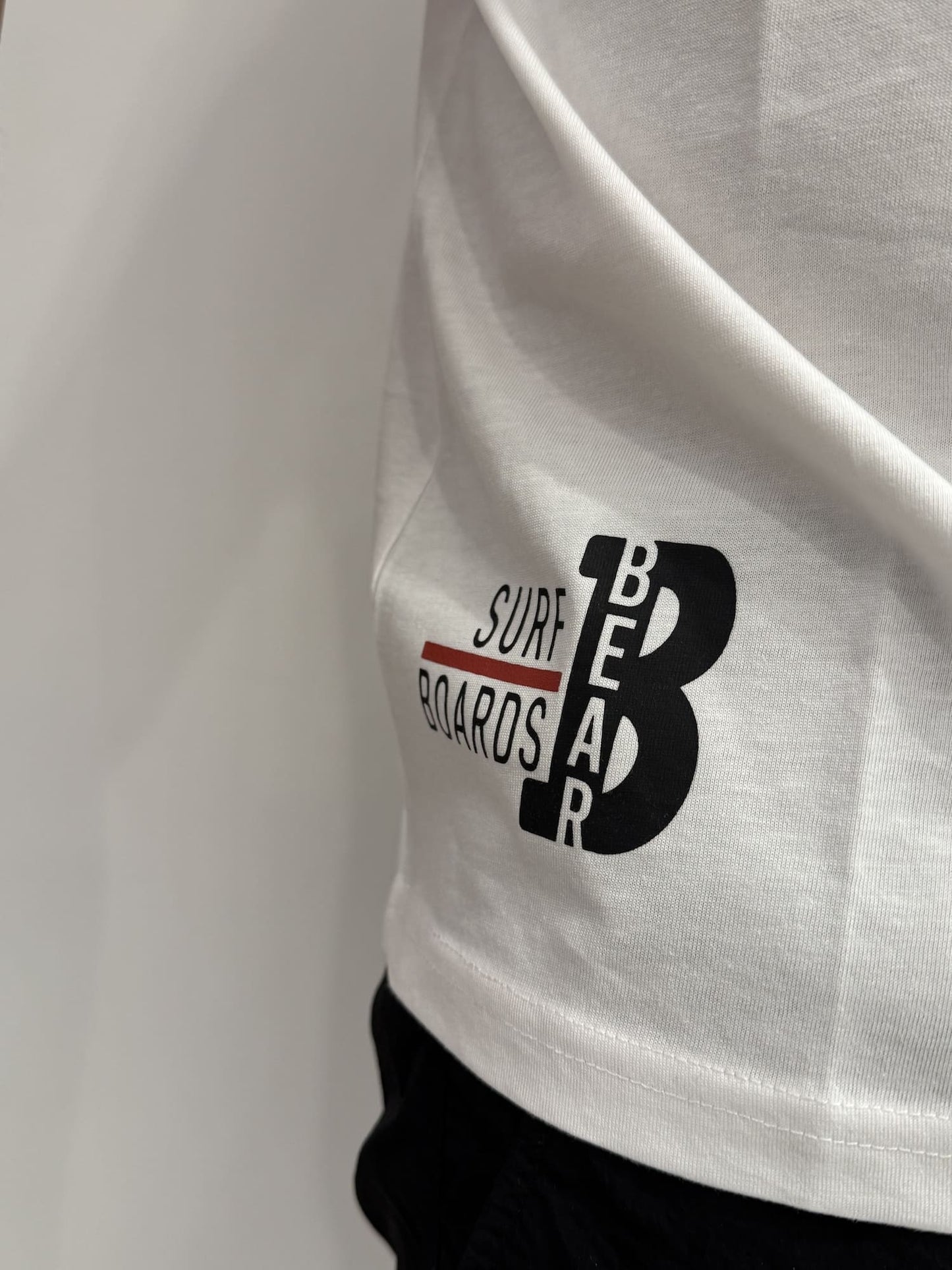 T-Shirt Bear con logo e grafica sul lato