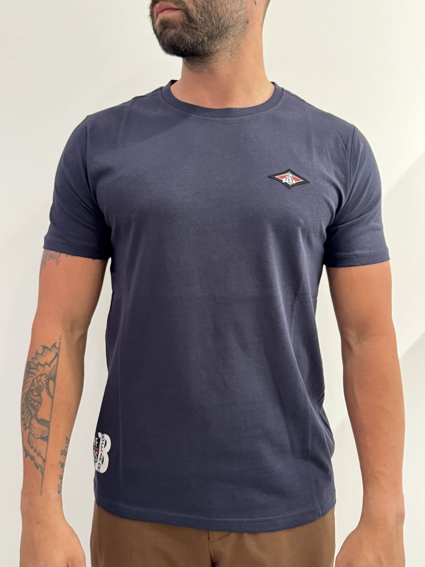 T-Shirt Bear con logo e grafica sul lato