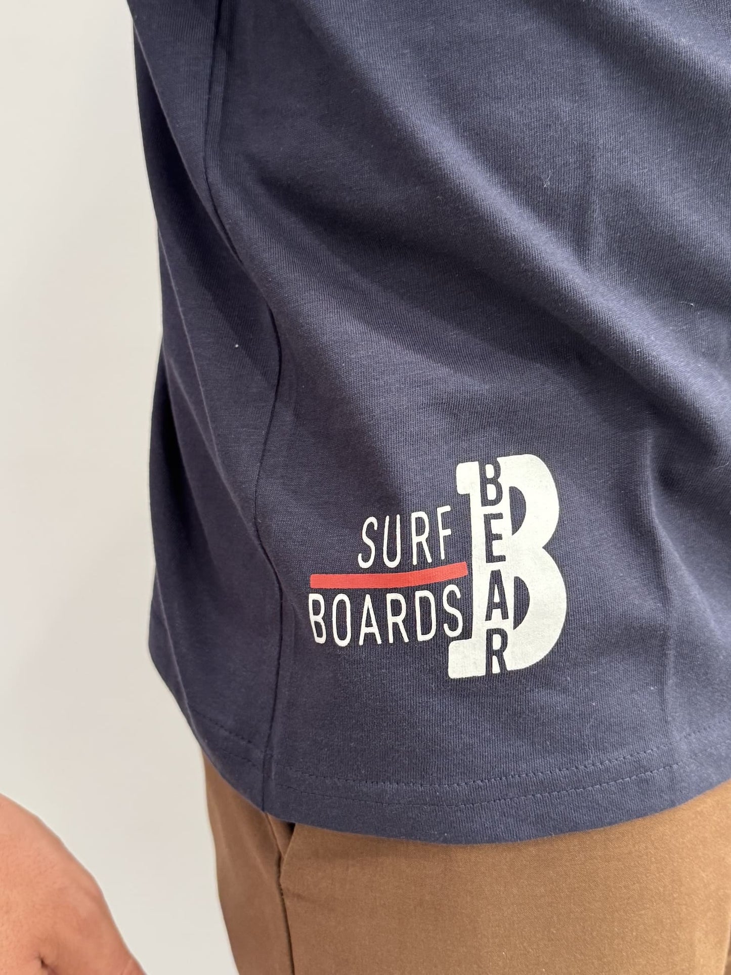 T-Shirt Bear con logo e grafica sul lato