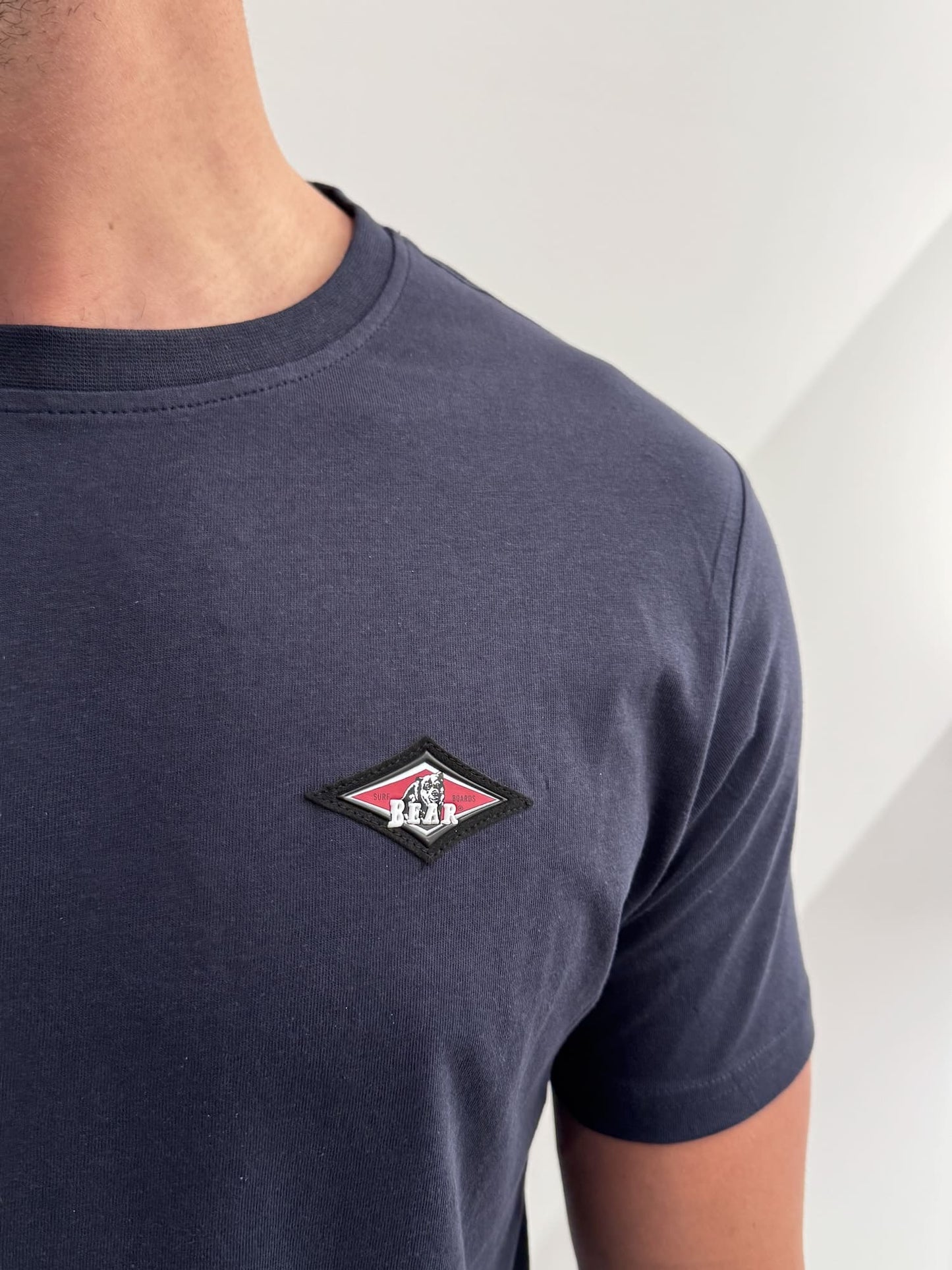 T-Shirt Bear con logo e grafica sul lato