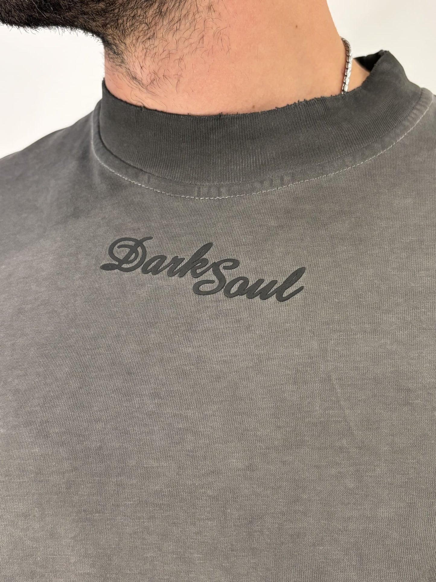 T-shirt cropped con stampa grigio