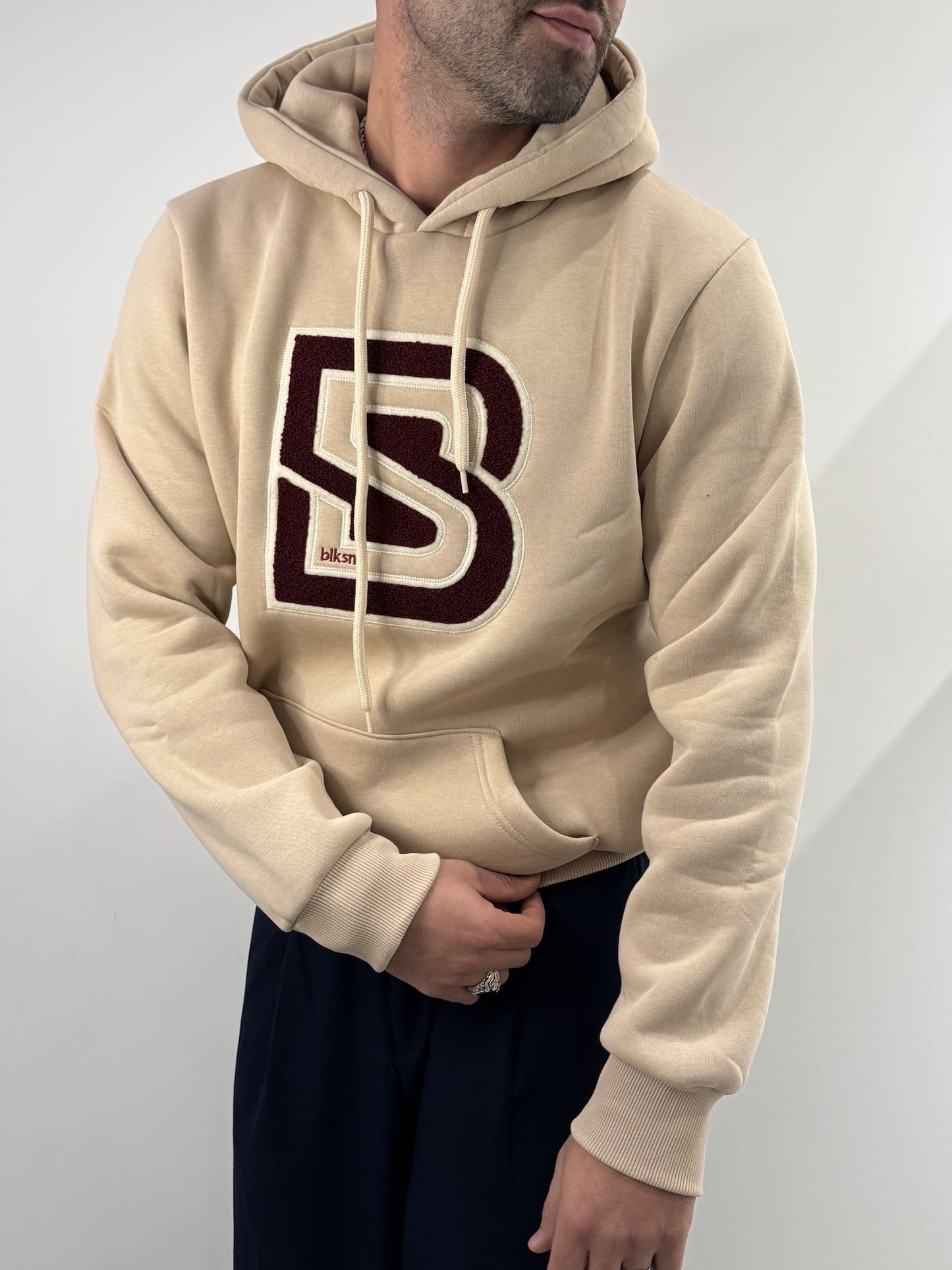 Felpa Blacksvnday con cappuccio avorio