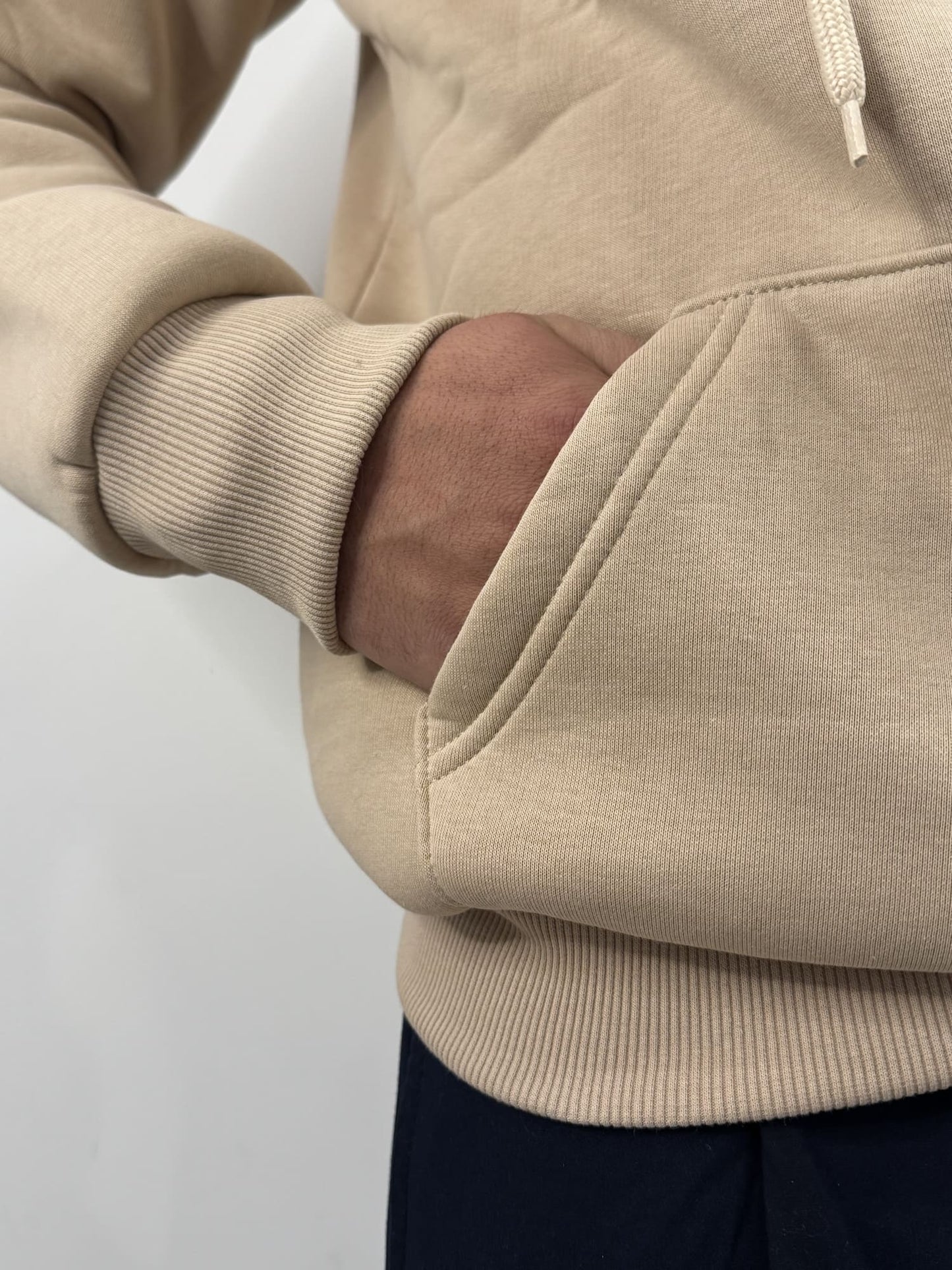 Felpa Blacksvnday con cappuccio avorio