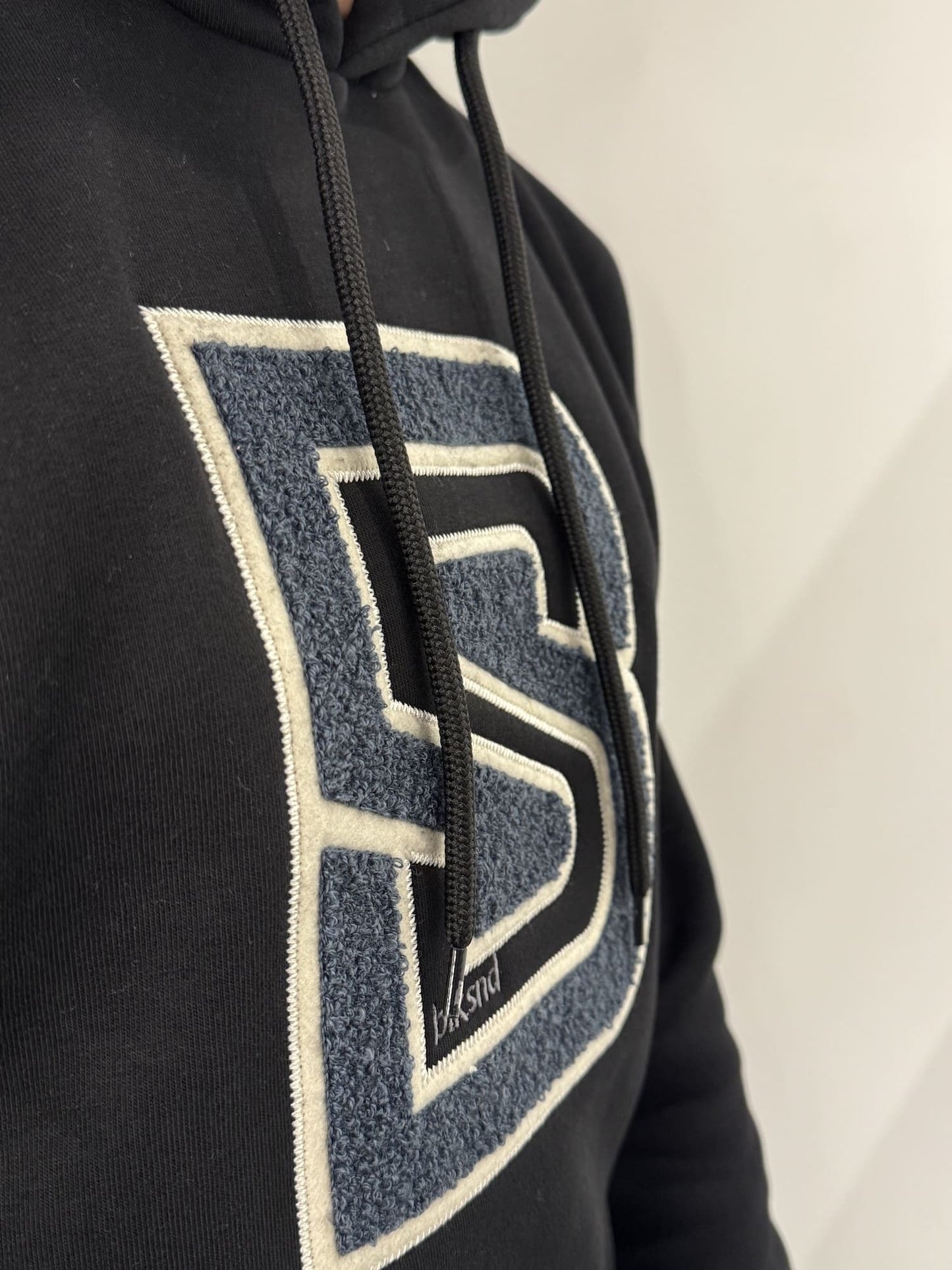 Felpa  Blacksvnday con cappuccio nero