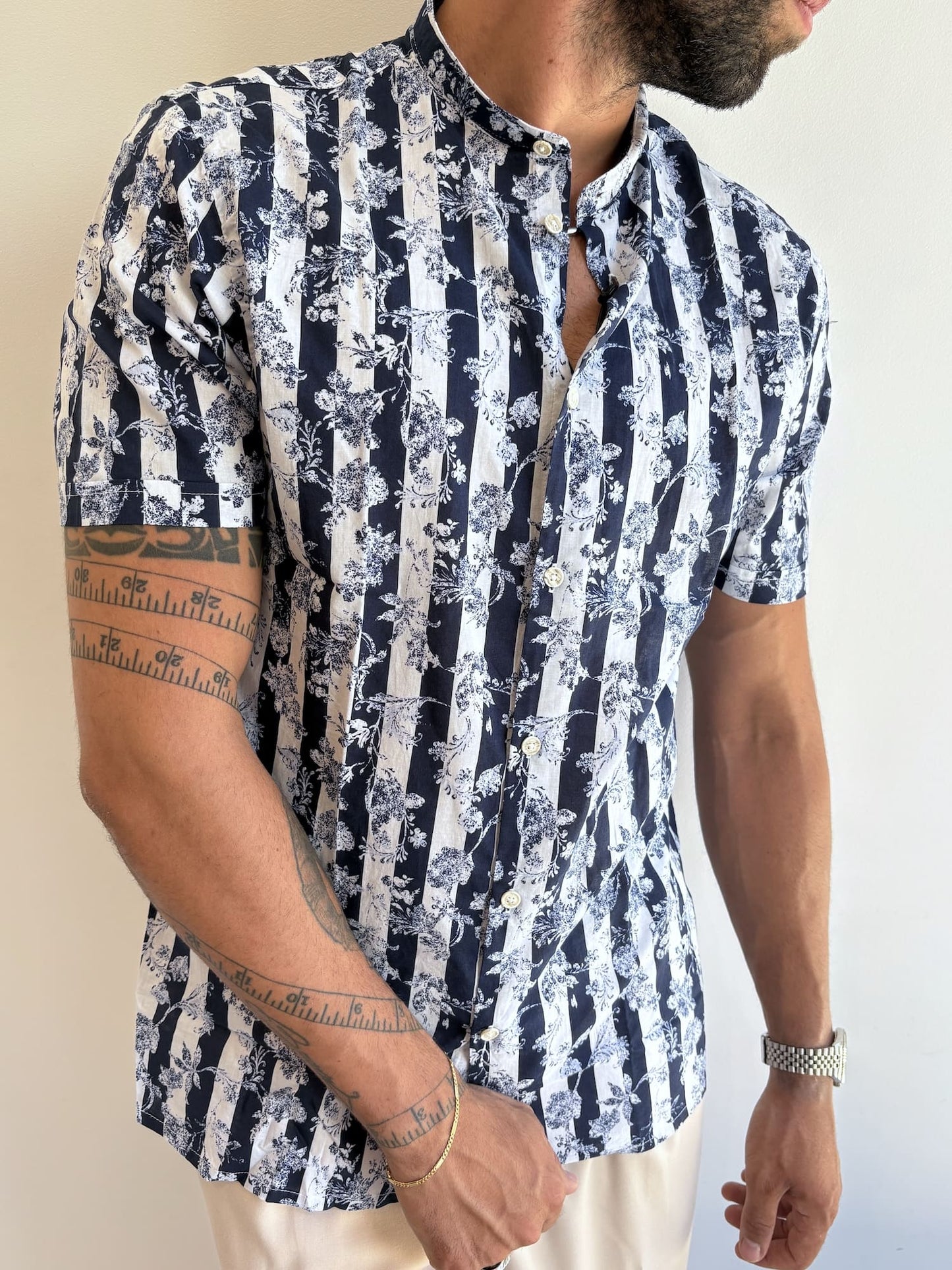 Camicia maniche corte a righe e fantasia floreale