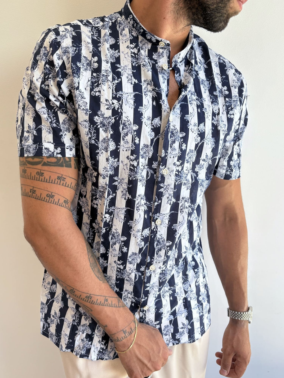 Camicia maniche corte a righe e fantasia floreale
