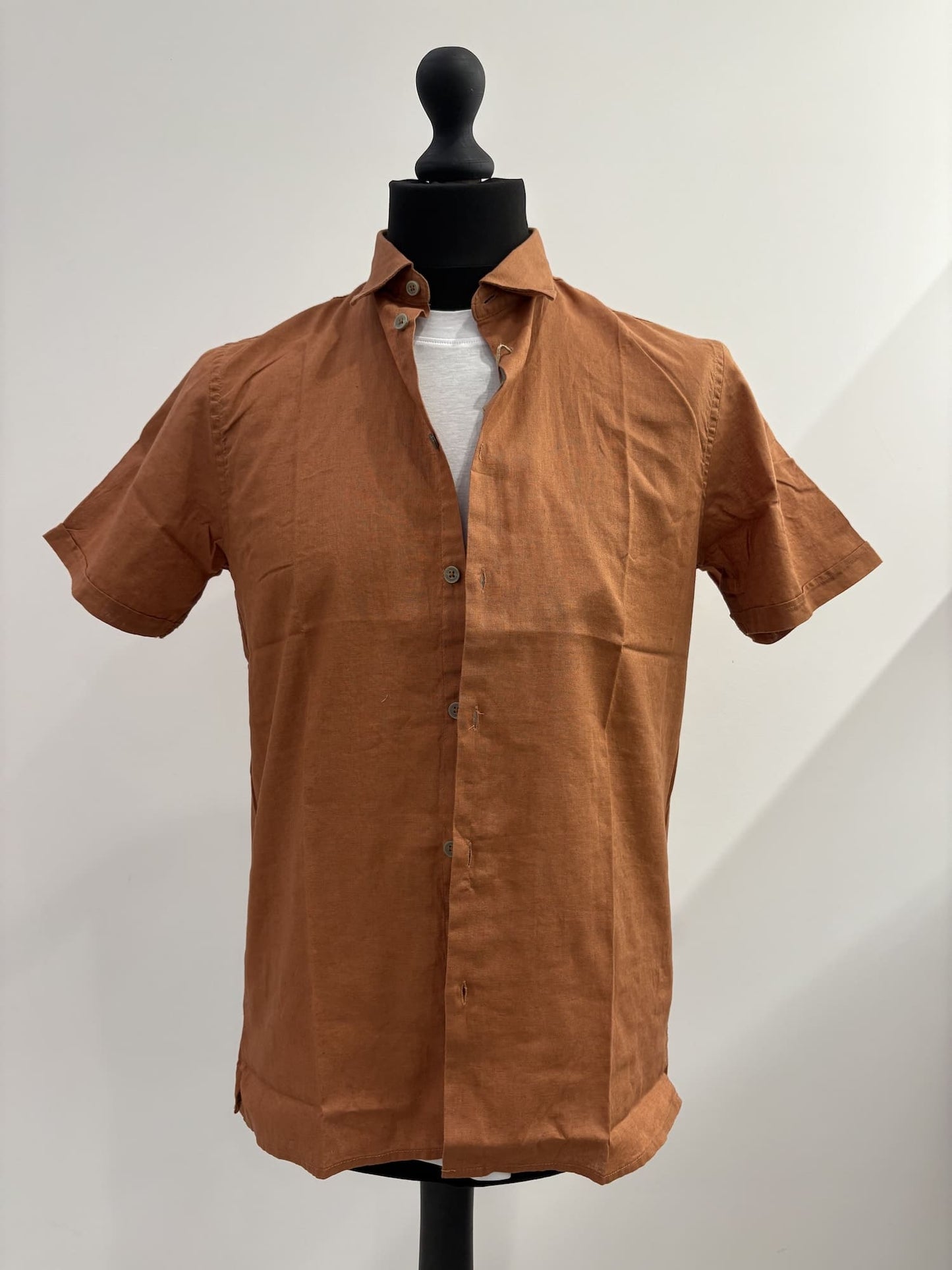 Camicia maniche corte collo alla francese in lino