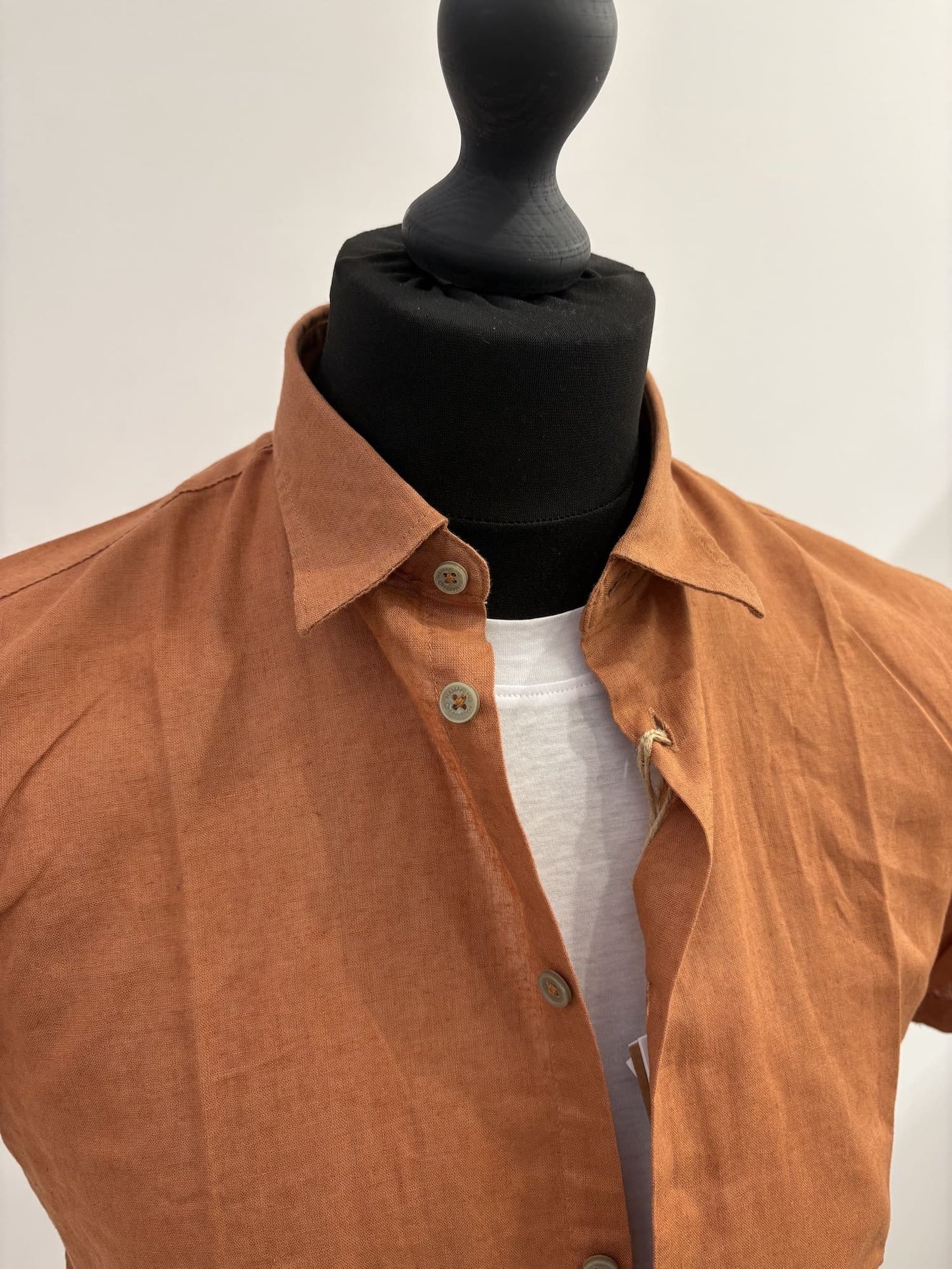 Camicia maniche corte collo alla francese in lino