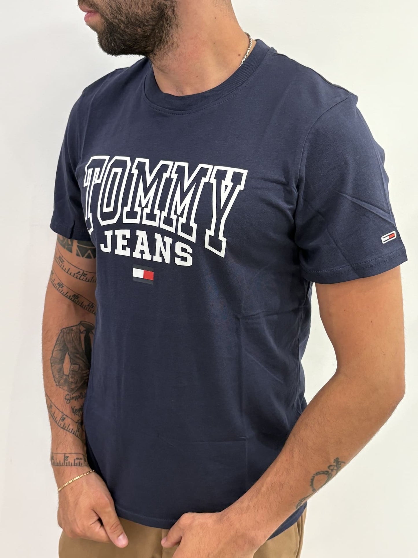 T-shirt Tommy jeans con scritta centrale