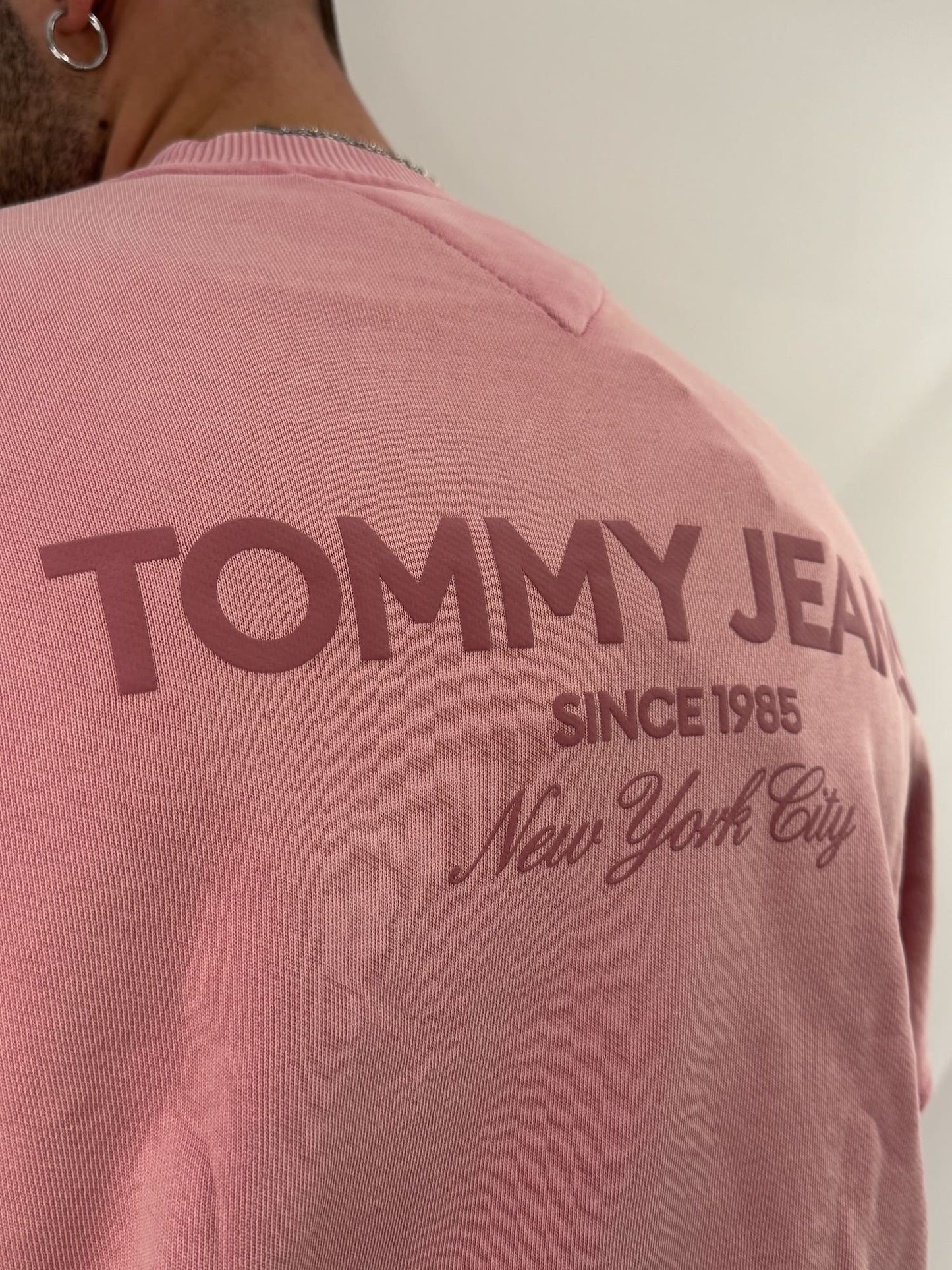 Felpa Classic anni '90 con logo tono su tono Tommy Jeans
