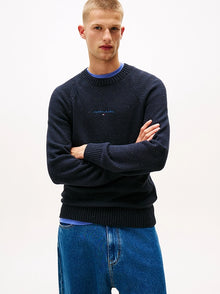 Pullover slim fit con logo lineare