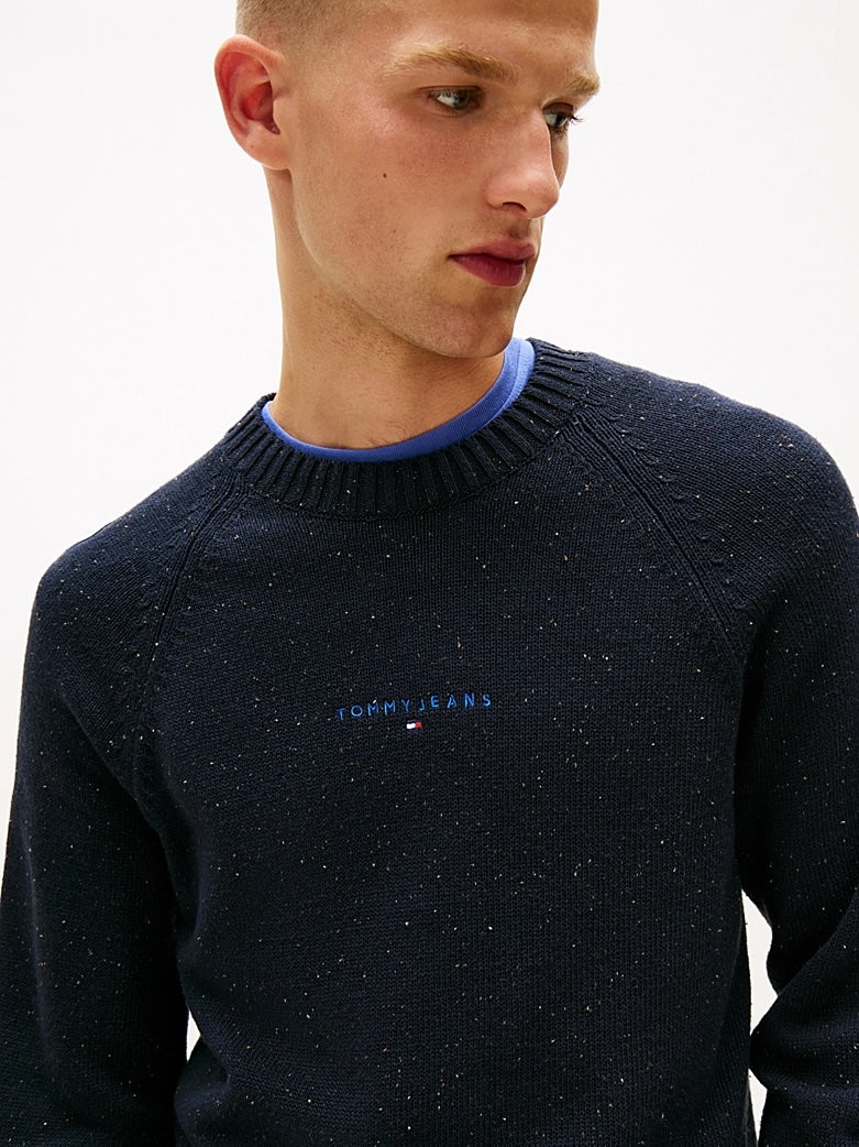 Pullover slim fit con logo lineare
