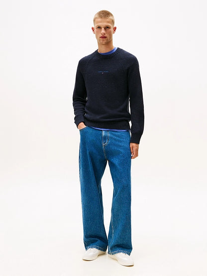 Pullover slim fit con logo lineare