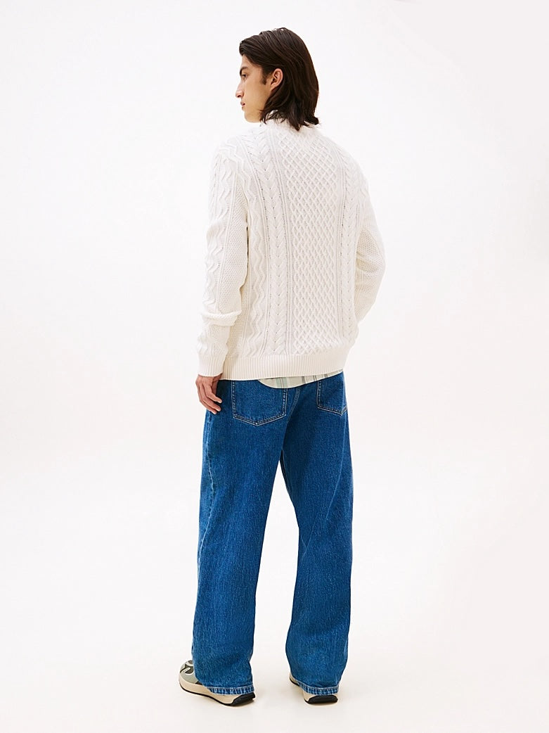 Pullover slim fit con distintivo Tommy Bianco