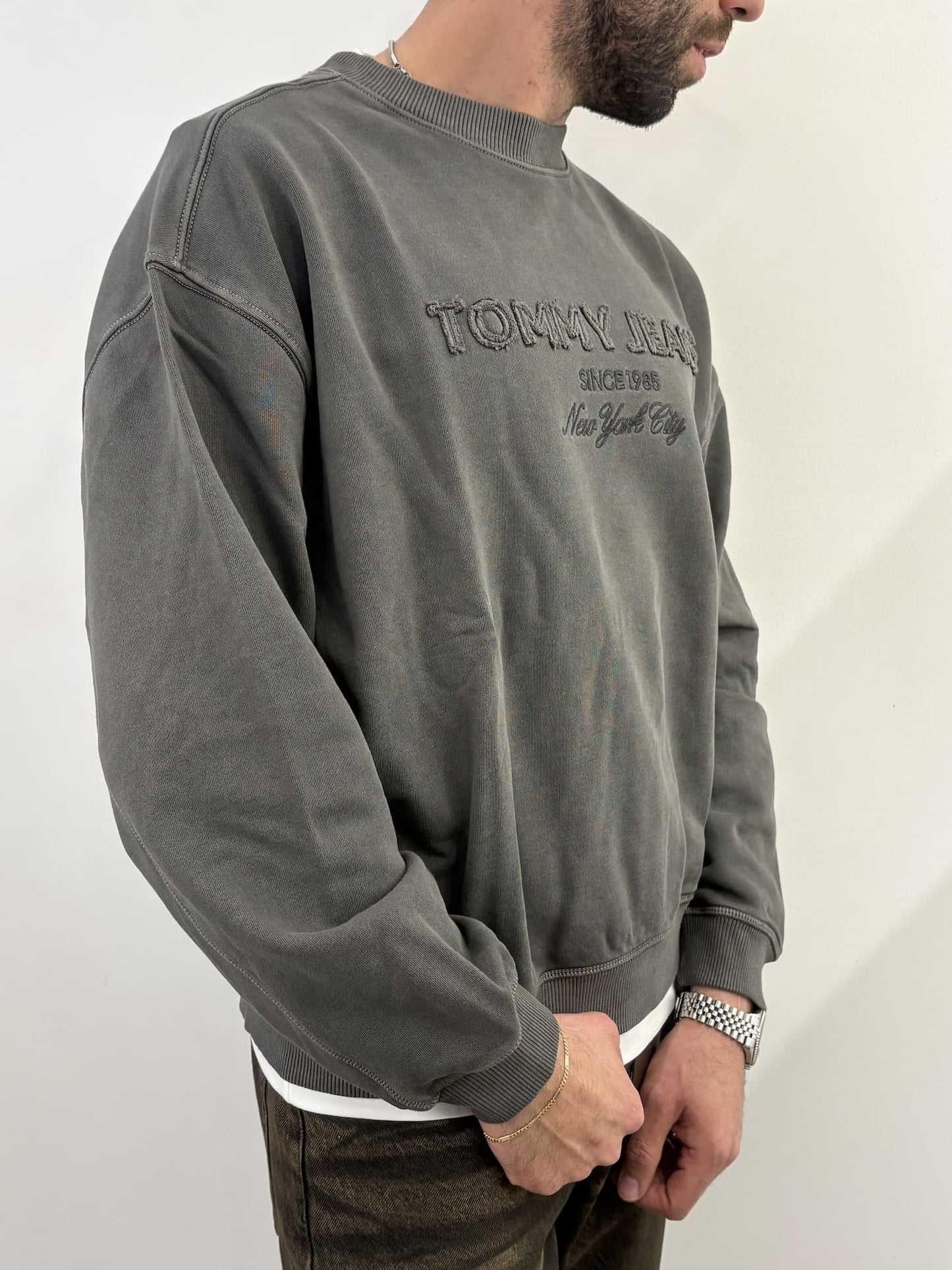 Felpa Tommy Jeans con scritta a rilievo