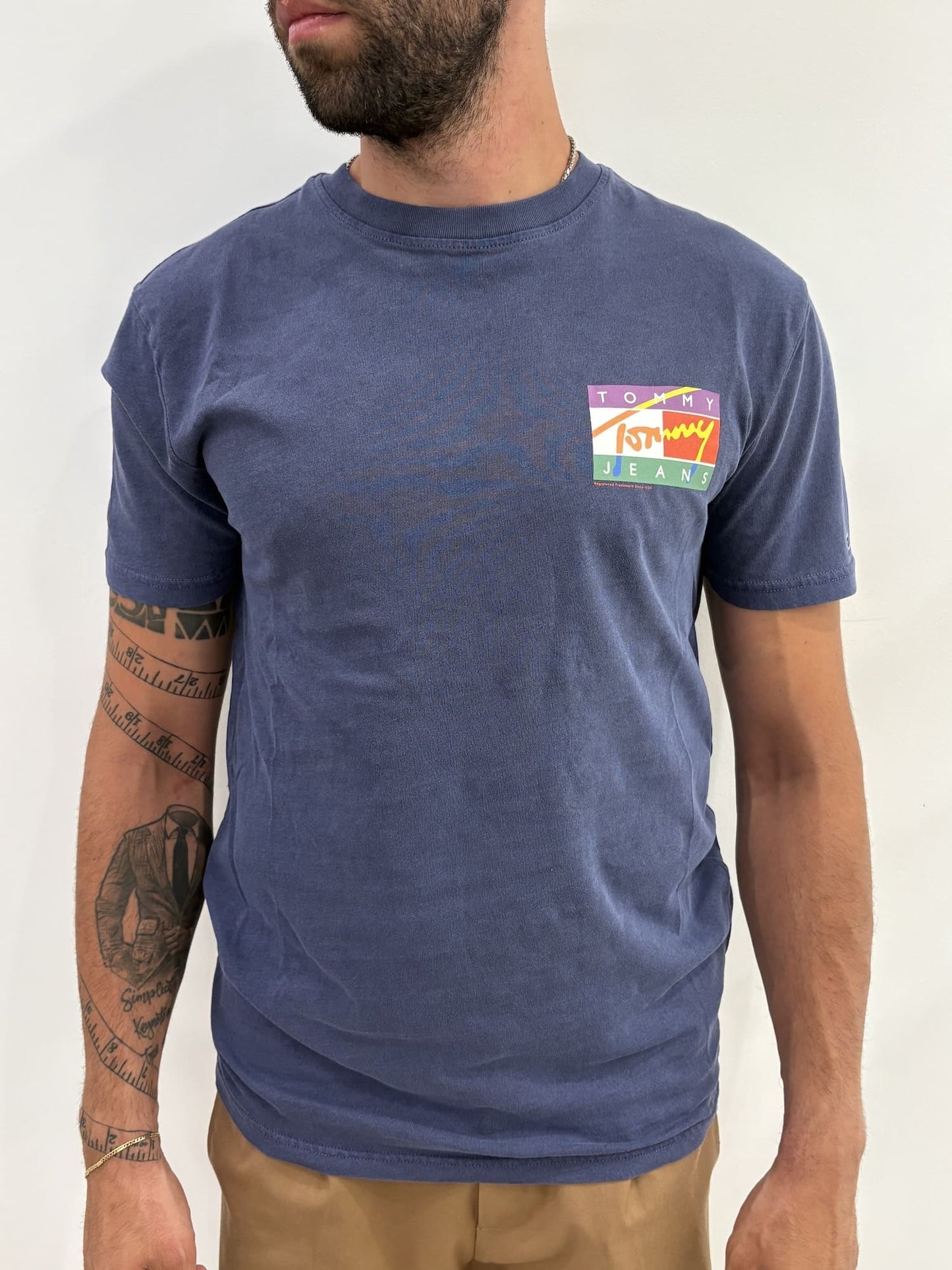 T-shirt Tommy Jeans con logo sul petto e sul retro