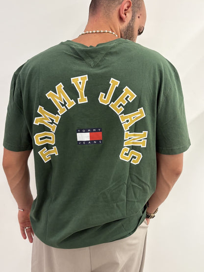 T-shirt Tommy Jeans con logo sul petto e sul retro