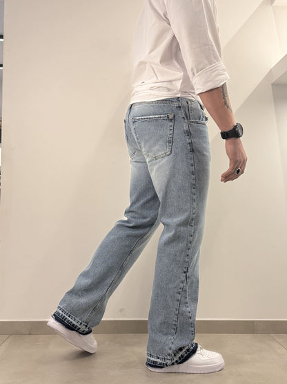 Jeans chiaro baggy con fondo graffiato