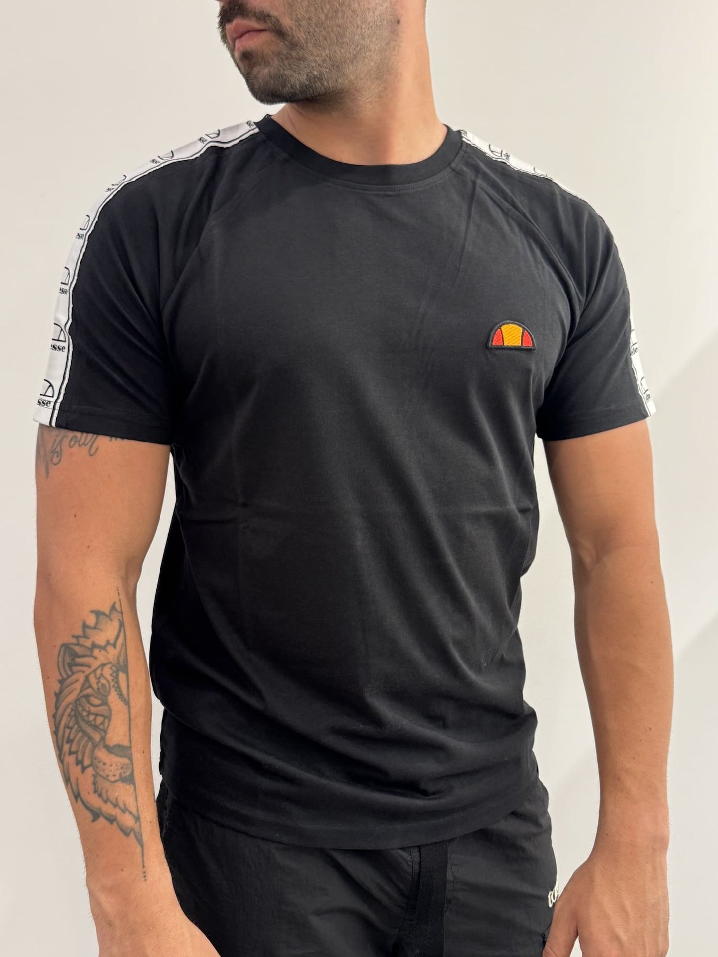 T-shirt Ellesse con logo e bande laterali