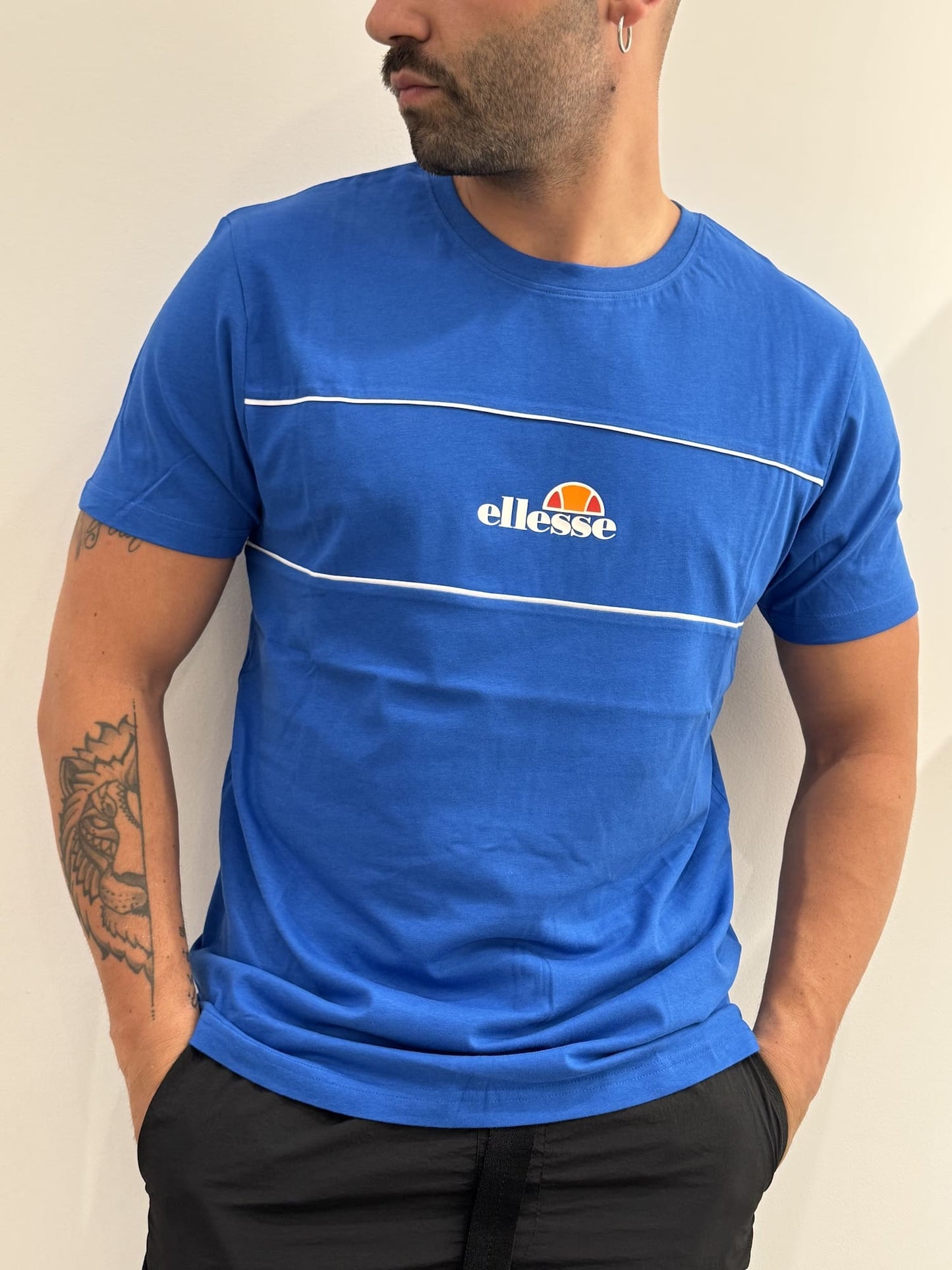 T-shirt Ellesse con con logo centrale