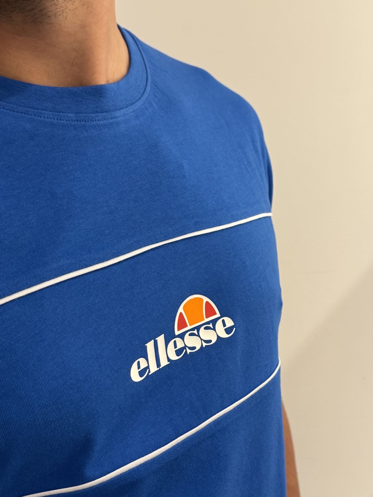 T-shirt Ellesse con con logo centrale